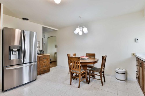 1323 3A Avenue North, Lethbridge, AB - Indoor Photo Showing Dining Room