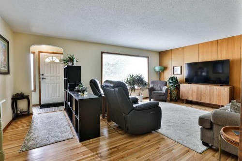 1323 3A Avenue North, Lethbridge, AB - Indoor Photo Showing Living Room
