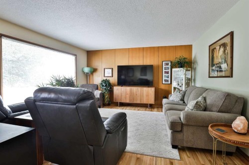 1323 3A Avenue North, Lethbridge, AB - Indoor Photo Showing Living Room