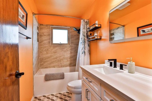1323 3A Avenue North, Lethbridge, AB - Indoor Photo Showing Bathroom