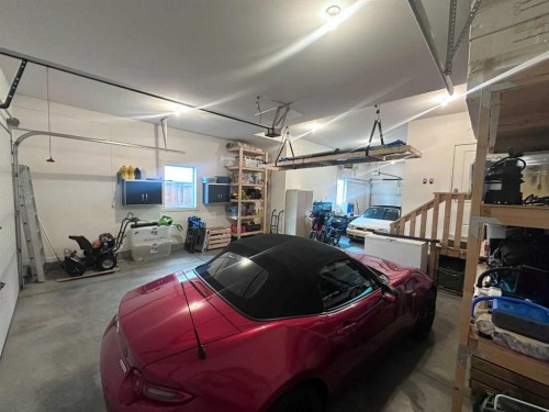 320 Stonecrest Place West, Lethbridge, AB - Indoor Photo Showing Garage