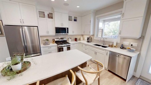 320 Stonecrest Place West, Lethbridge, AB - Indoor Photo Showing Kitchen With Double Sink