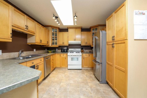14 Centennial Place, Magrath, AB - Indoor Photo Showing Kitchen With Double Sink