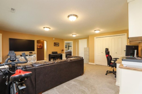 14 Centennial Place, Magrath, AB - Indoor Photo Showing Office