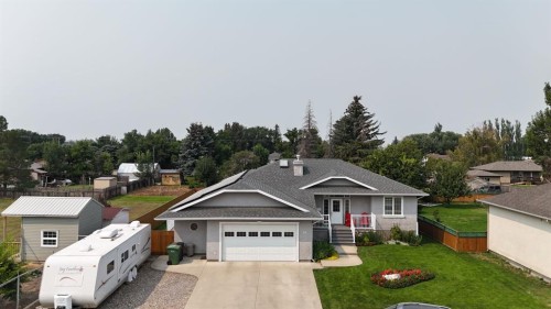 14 Centennial Place, Magrath, AB - Outdoor