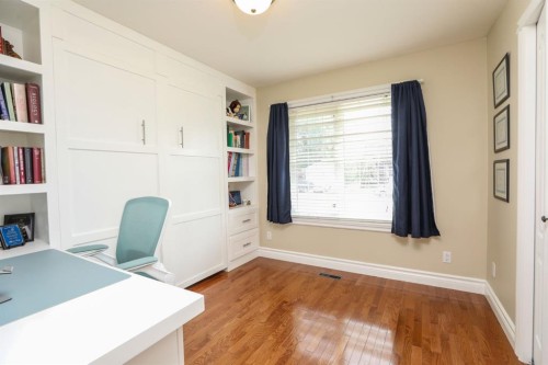 14 Centennial Place, Magrath, AB - Indoor Photo Showing Office