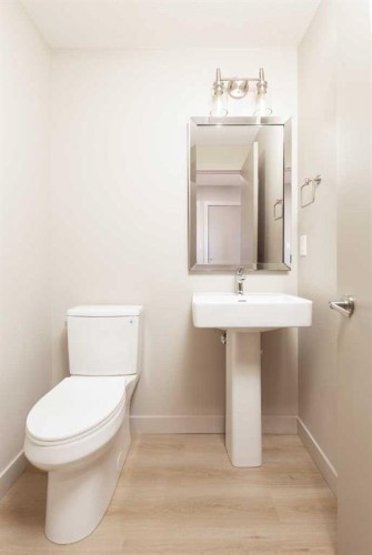 320 Aquitania Boulevard West, Lethbridge, AB - Indoor Photo Showing Bathroom