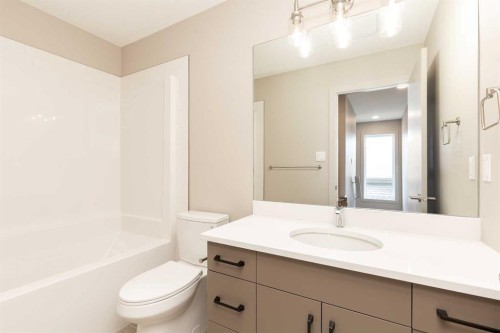 320 Aquitania Boulevard West, Lethbridge, AB - Indoor Photo Showing Bathroom
