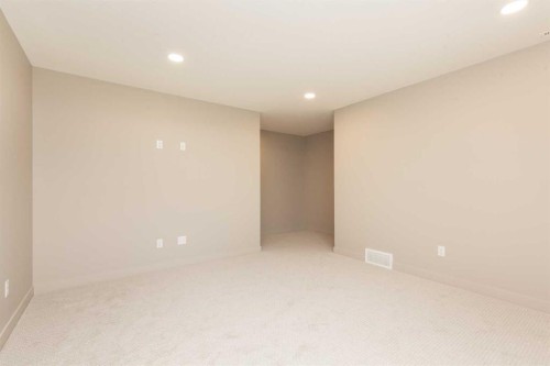 320 Aquitania Boulevard West, Lethbridge, AB - Indoor