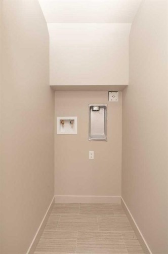 320 Aquitania Boulevard West, Lethbridge, AB - Indoor Photo Showing Other Room
