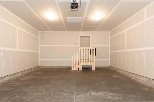 320 Aquitania Boulevard West, Lethbridge, AB - Indoor