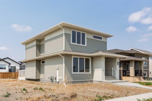 320 Aquitania Boulevard West, Lethbridge, AB - Outdoor