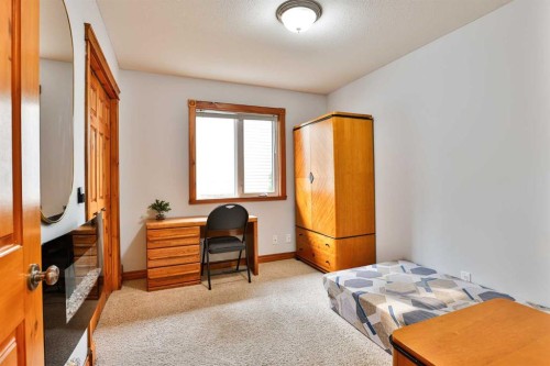 128 Cougar Road North, Lethbridge, AB - Indoor