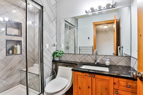 128 Cougar Road North, Lethbridge, AB - Indoor Photo Showing Bathroom