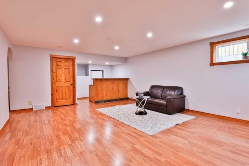 128 Cougar Road North, Lethbridge, AB - Indoor