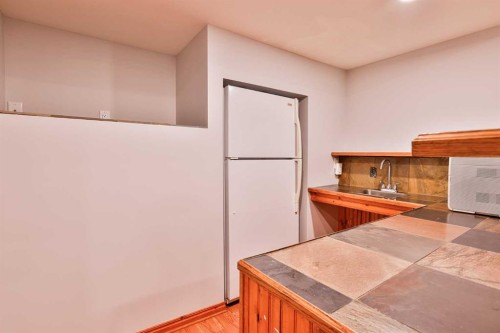 128 Cougar Road North, Lethbridge, AB - Indoor