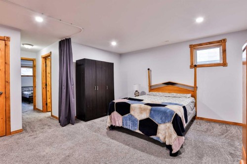 128 Cougar Road North, Lethbridge, AB - Indoor Photo Showing Bedroom