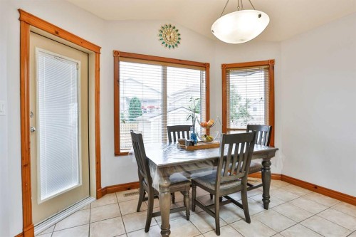 128 Cougar Road North, Lethbridge, AB - Indoor Photo Showing Dining Room