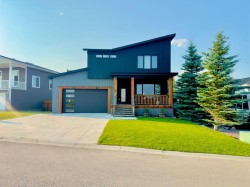 1221 Tumbleweed Avenue Pincher Creek, AB T0K 1W0