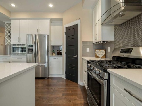 187 Westgate Drive, Coaldale, AB - Indoor Photo Showing Kitchen With Upgraded Kitchen