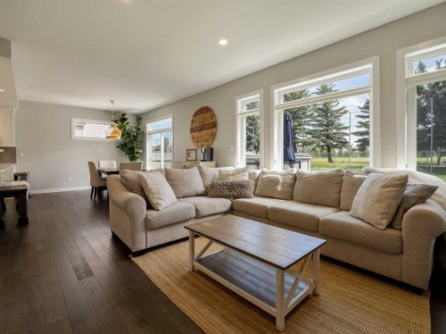 187 Westgate Drive, Coaldale, AB - Indoor Photo Showing Living Room