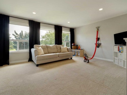 187 Westgate Drive, Coaldale, AB - Indoor Photo Showing Living Room