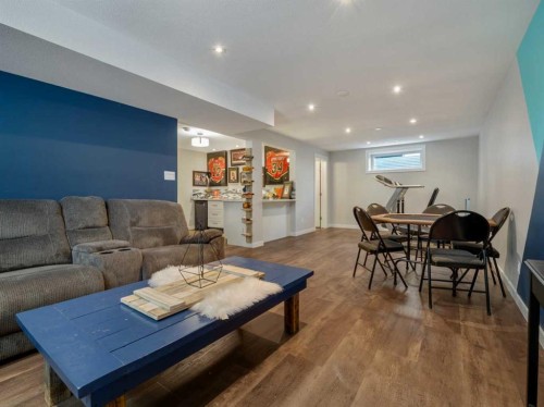 187 Westgate Drive, Coaldale, AB - Indoor Photo Showing Living Room