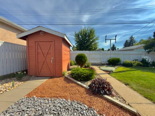 2610 20 Avenue South, Lethbridge, AB 