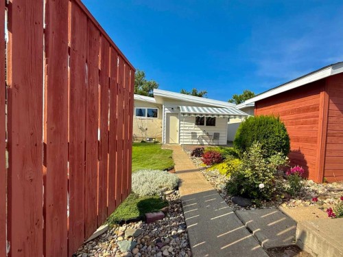 2610 20 Avenue South, Lethbridge, AB 