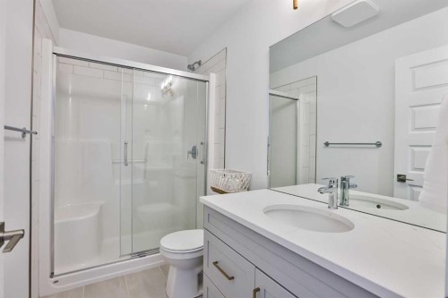 174 Caribou Bend North, Lethbridge, AB - Indoor Photo Showing Bathroom