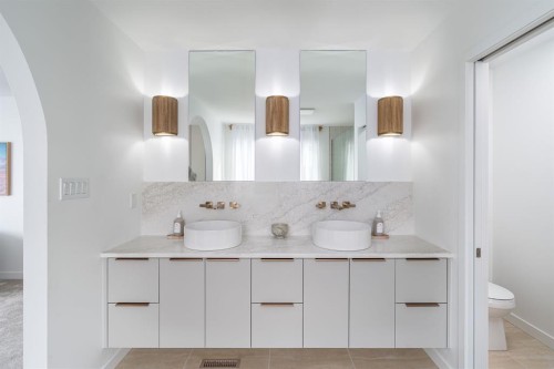 347 Blackwolf Boulevard North, Lethbridge, AB - Indoor Photo Showing Bathroom