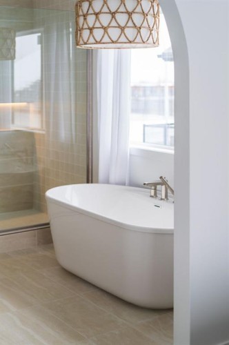 347 Blackwolf Boulevard North, Lethbridge, AB - Indoor Photo Showing Bathroom