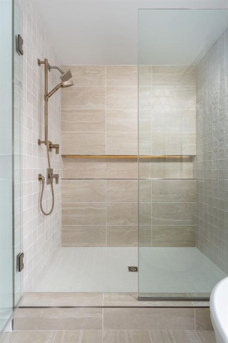 347 Blackwolf Boulevard North, Lethbridge, AB - Indoor Photo Showing Bathroom