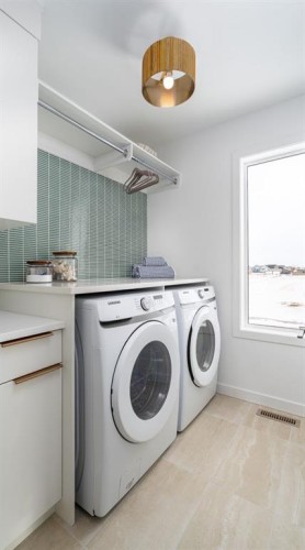 347 Blackwolf Boulevard North, Lethbridge, AB - Indoor Photo Showing Laundry Room