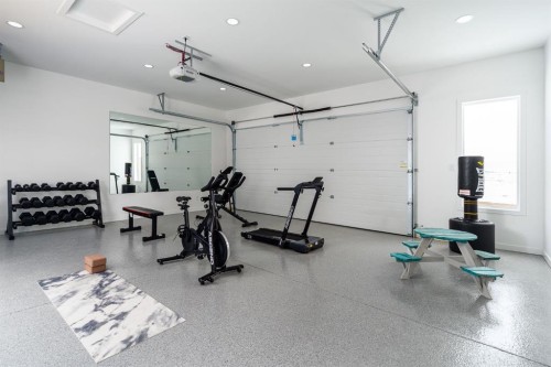 347 Blackwolf Boulevard North, Lethbridge, AB - Indoor Photo Showing Garage