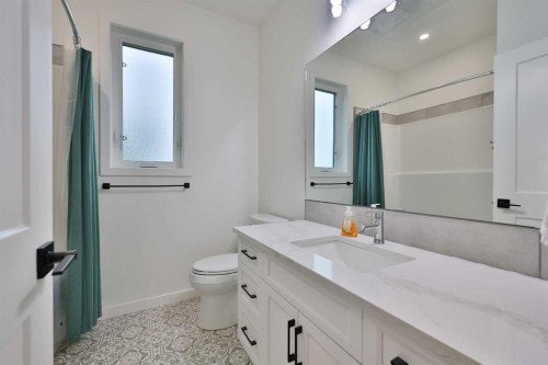 246 4A Street, Stirling, AB - Indoor Photo Showing Bathroom