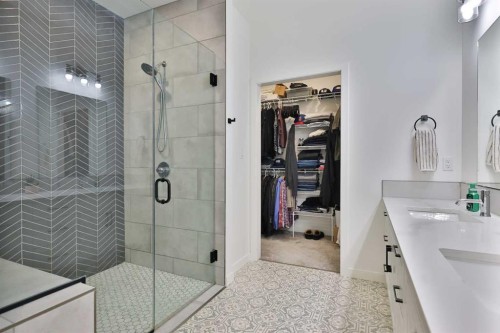 246 4A Street, Stirling, AB - Indoor Photo Showing Bathroom