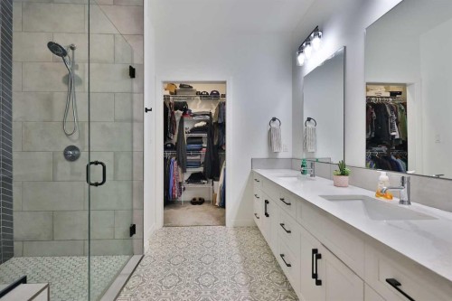 246 4A Street, Stirling, AB - Indoor Photo Showing Bathroom