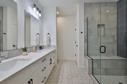 246 4A Street, Stirling, AB - Indoor Photo Showing Bathroom