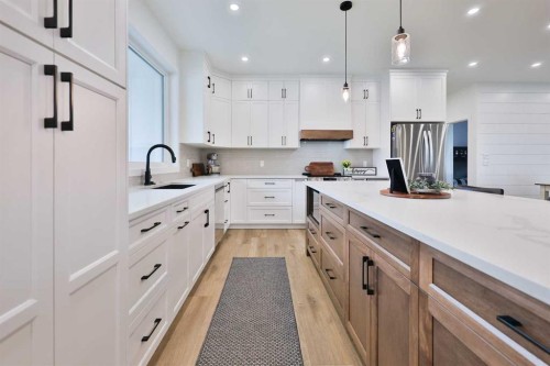 246 4A Street, Stirling, AB - Indoor Photo Showing Kitchen With Upgraded Kitchen