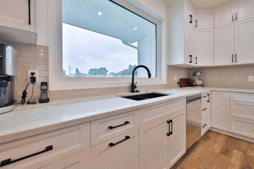 246 4A Street, Stirling, AB - Indoor Photo Showing Kitchen With Double Sink