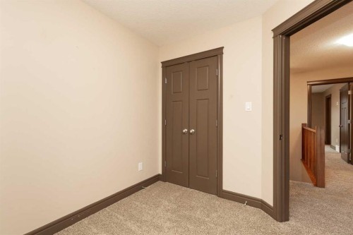 873 Mt Sundance Manor West, Lethbridge, AB - Indoor Photo Showing Other Room