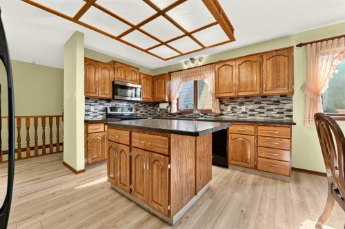 3606 Spruce Drive South, Lethbridge, AB - Indoor Photo Showing Kitchen