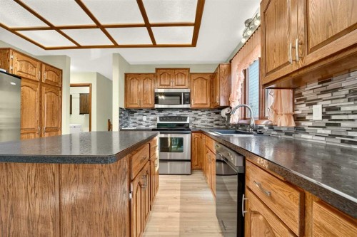 3606 Spruce Drive South, Lethbridge, AB - Indoor Photo Showing Kitchen With Stainless Steel Kitchen