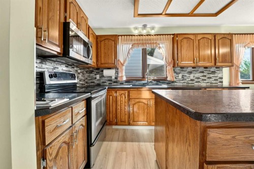 3606 Spruce Drive South, Lethbridge, AB - Indoor Photo Showing Kitchen