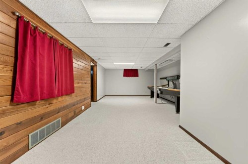 3606 Spruce Drive South, Lethbridge, AB - Indoor Photo Showing Other Room