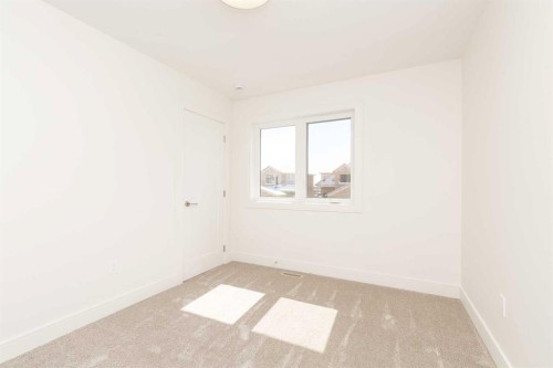 561 Malahat Green West, Lethbridge, AB - Indoor Photo Showing Other Room