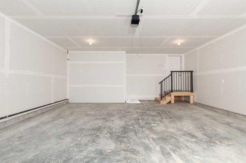 561 Malahat Green West, Lethbridge, AB - Indoor Photo Showing Garage