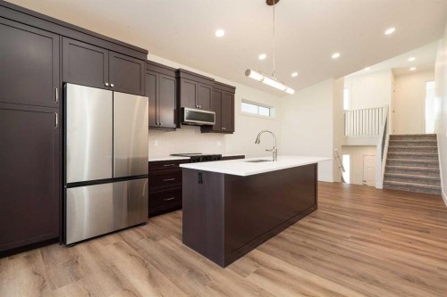 561 Malahat Green West, Lethbridge, AB - Indoor Photo Showing Kitchen With Upgraded Kitchen