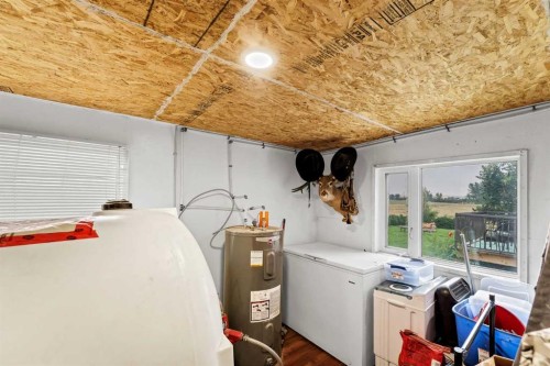 210 Dunbar Avenue West, Bow Island, AB - Indoor Photo Showing Laundry Room
